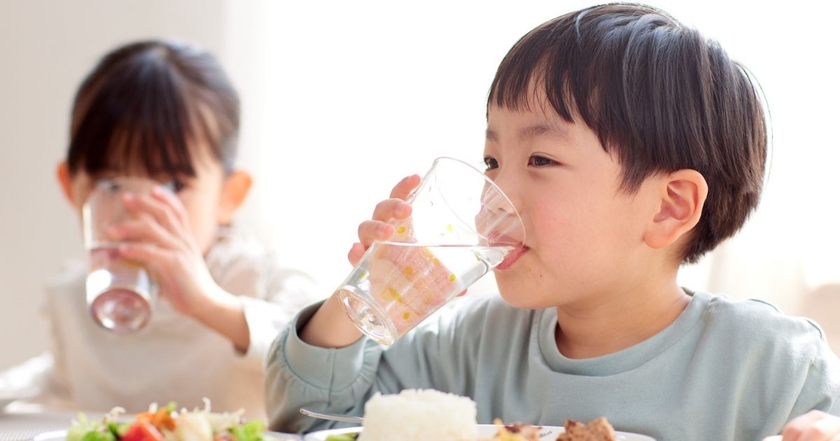 Kids staying hydrated